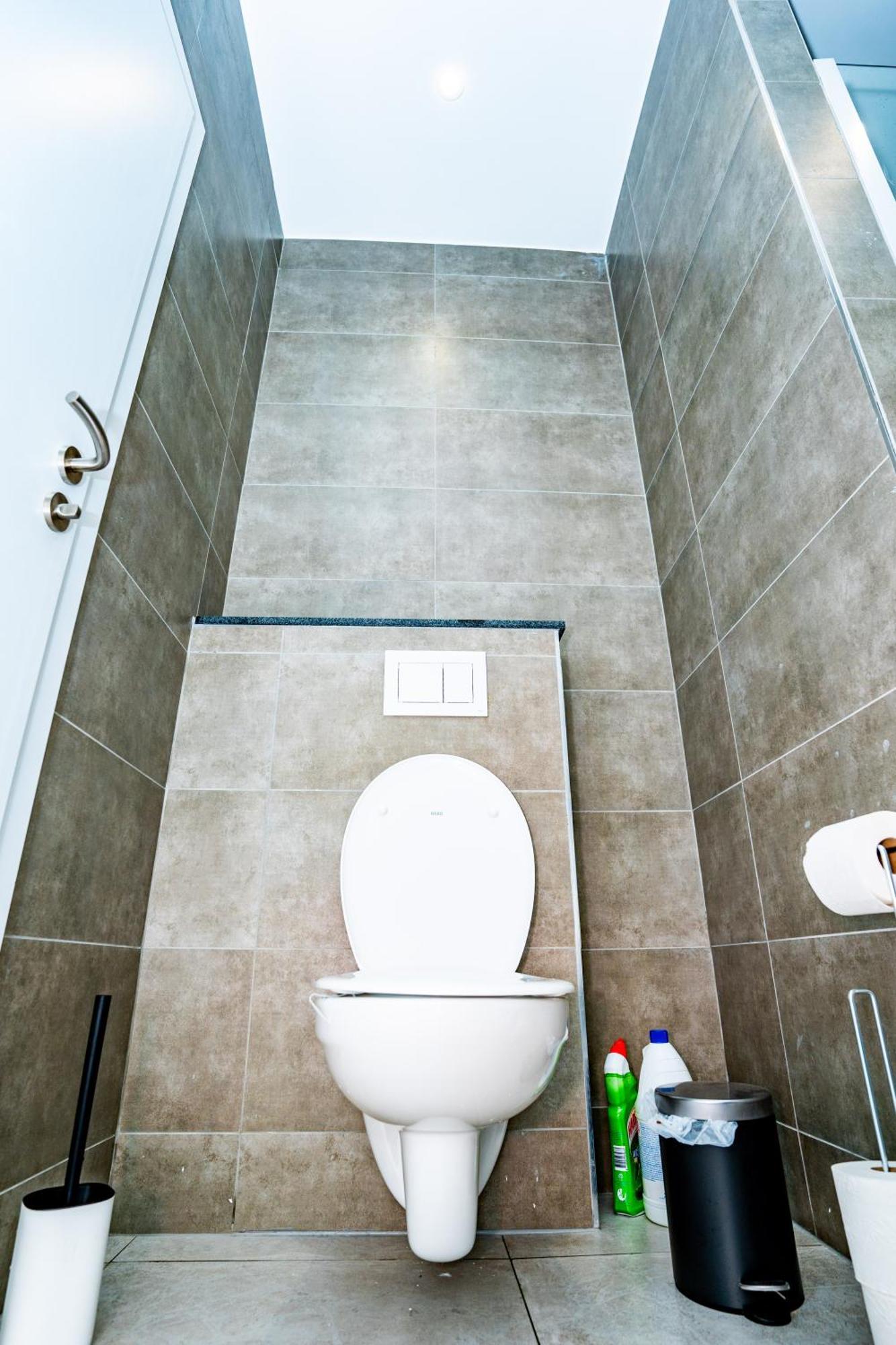 R0 Avec Salle De Bain Partagee Pres De L'hopital De La Citadelle A Homestay Liege
